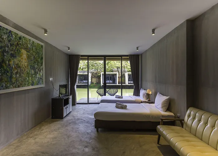 Into The Forest Hotel 3*