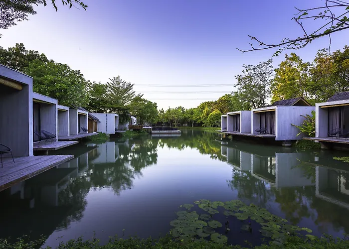 Hotel Into The Forest