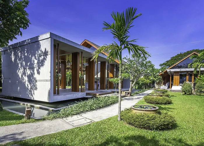 Into The Forest Hotel 3*