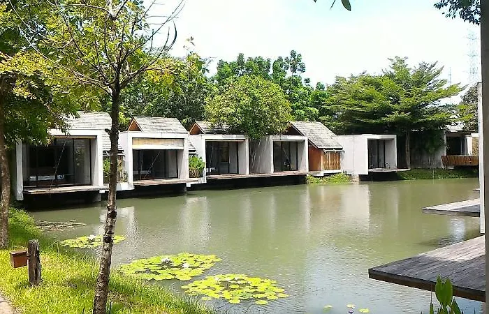 Hotel Into The Forest